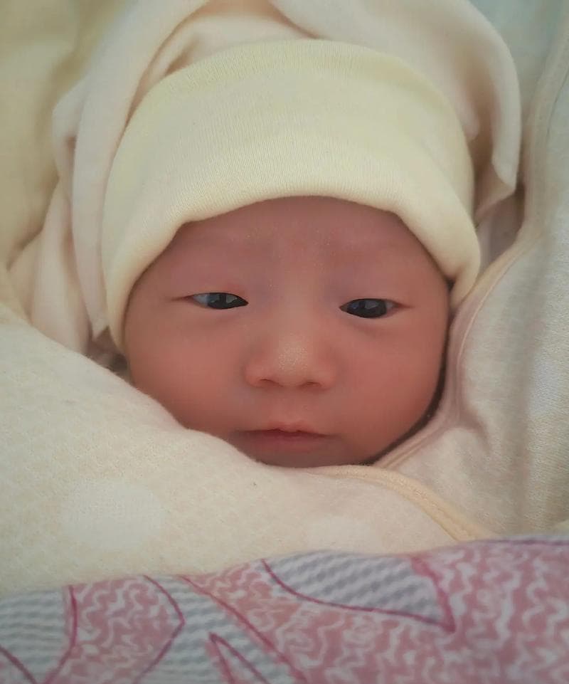从传统文化到现代心理学：梦见小孩出生的深层含义