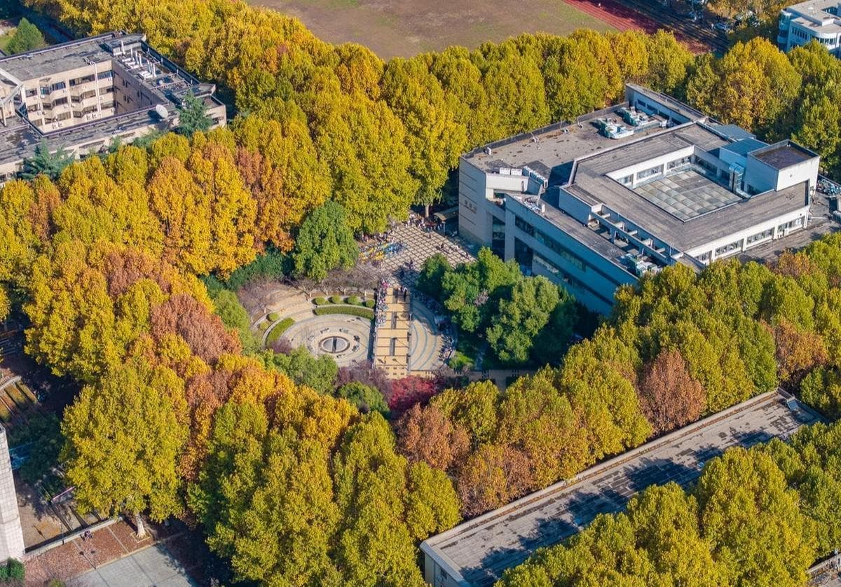两所大学西迁同一地，先后成重点，现一所全国前十，一所“双非”
