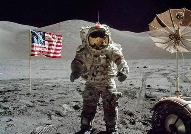 揭秘美国登月计划：12名宇航员的月球之旅