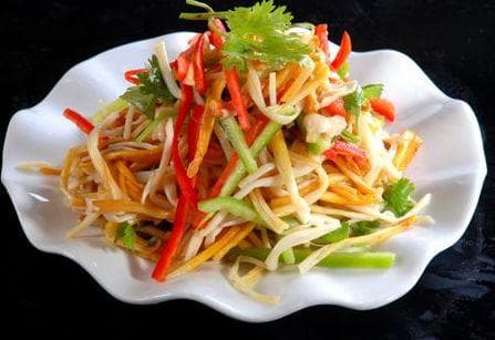 夏季食用凉拌菜全攻略：好处、坏处及饮食禁忌