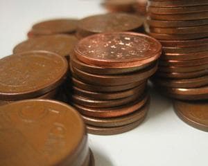 如何安全有效地进行资金存储？这种资金存储有哪些风险因素？