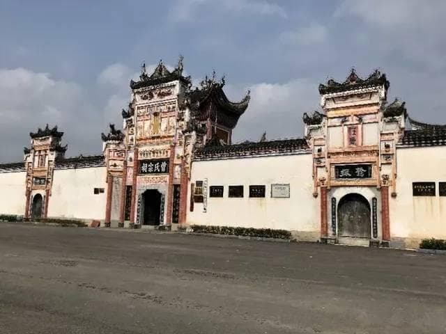 现代人修族谱建祠堂，是封建迷信还是文化传承？