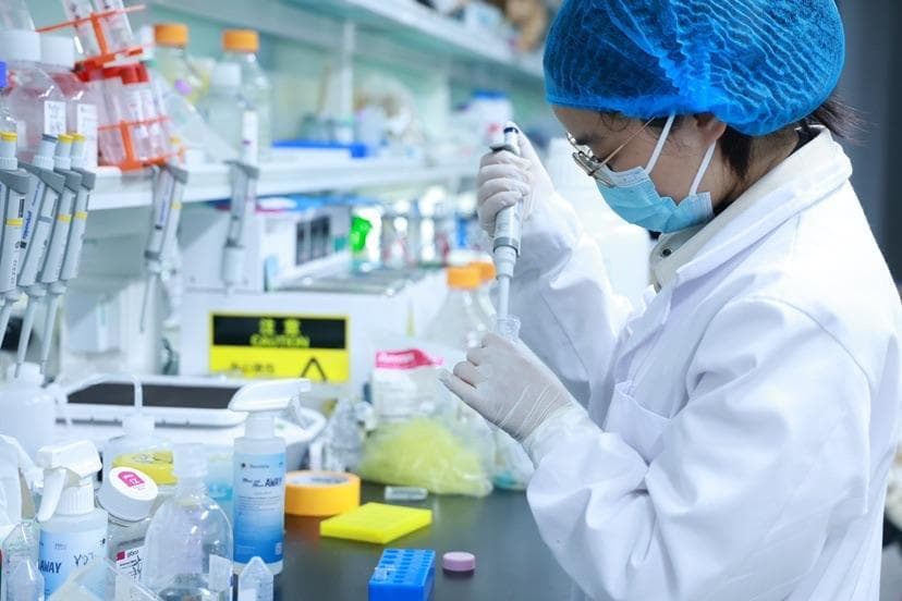 华山医院团队重大科研突破登上顶刊：首次发现帕金森病全新治疗靶点，有望延缓病程