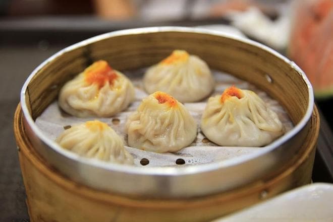 龙袍蟹黄汤包：金陵一绝，舌尖上的皇室风味