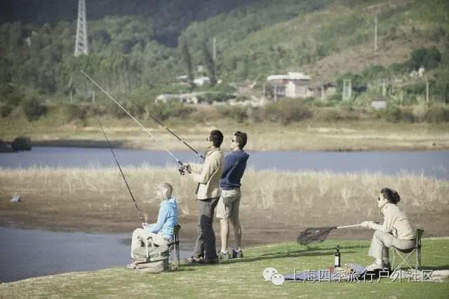 秋季钓鱼钓草边技巧分析