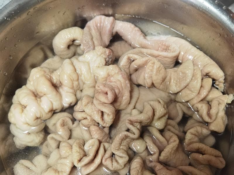 猪大肠的神奇功效与经典烹饪：从清洗到食用全攻略