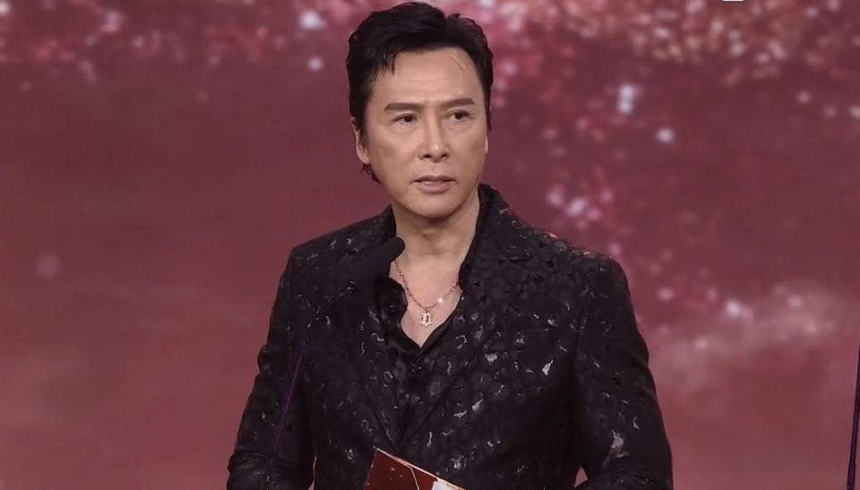 TVB颁奖典礼：张耀扬李子雄世纪同框，颁奖嘉宾星光熠熠，获奖名单无人在意