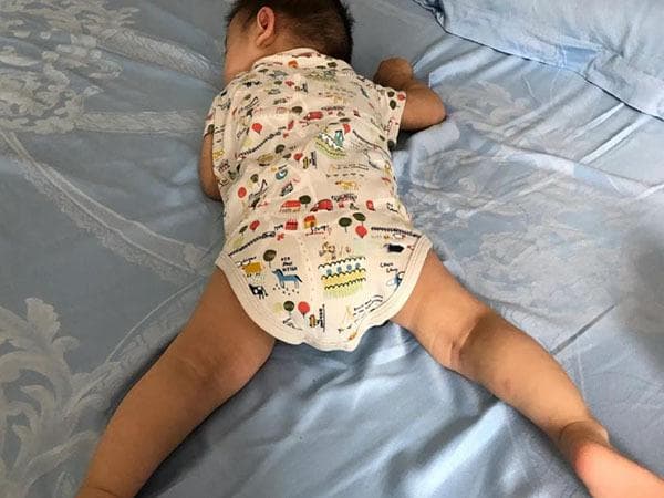 3个多月的婴儿仰卧睡觉多久翻身一次