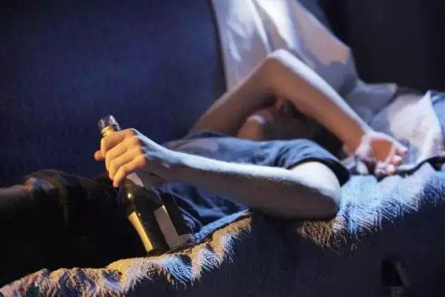 为什么喝酒后睡觉容易早醒？