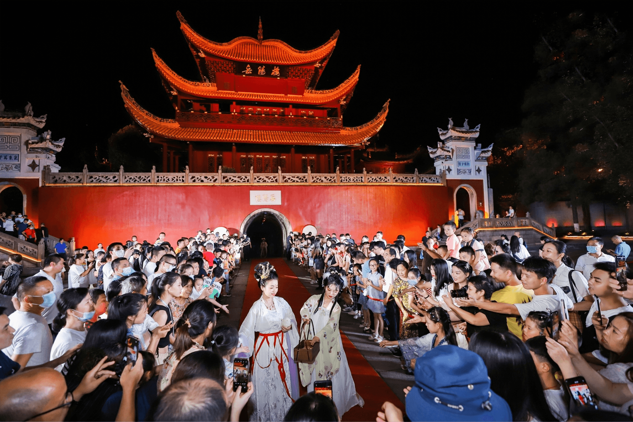 岳阳楼：一卷持续书写的动态色谱