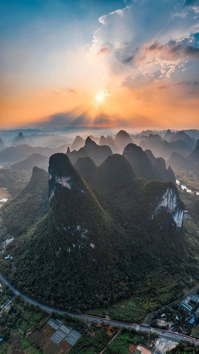 阳朔十里画廊自驾游路线：探寻地道美食的旅程
