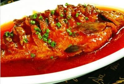 红烧鱼这样做最好：8种调料+5个烹饪要点详解