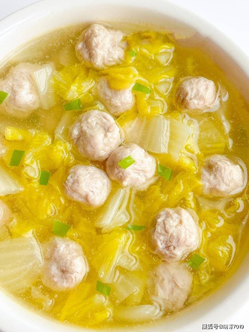 “娃娃菜肉圆汤”，冬天孩子要多喝汤,温润滋补,味道甘甜又可口
