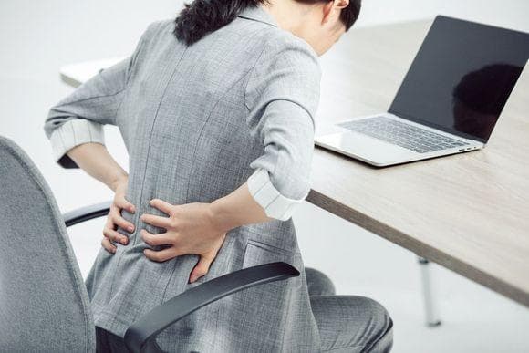 工作中腰间盘突出公司承担吗