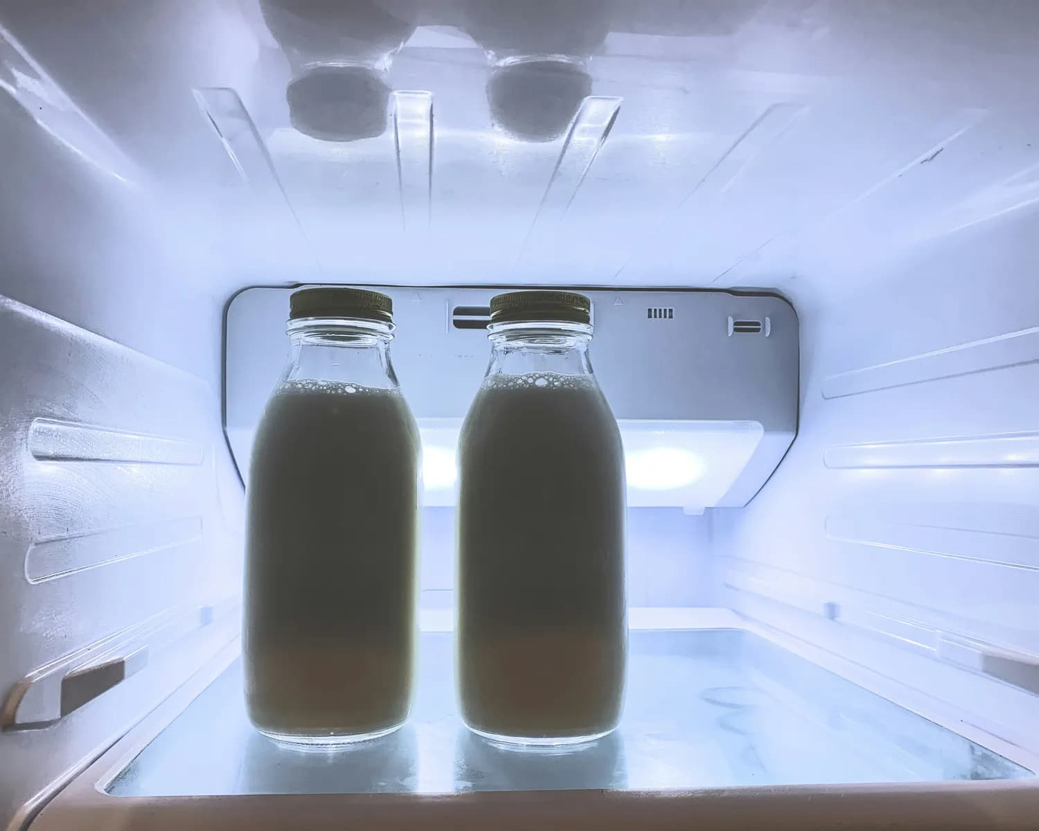 牛奶储存指南：4℃最适宜，这些细节要注意