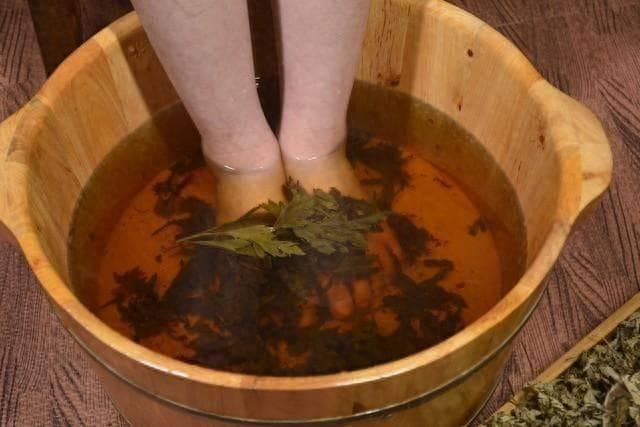 再这样泡脚，你的肺部就废了，提醒：55岁以后，这4种泡脚危险