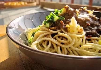 大武汉，必吃的12大美食，必去的9大美食街