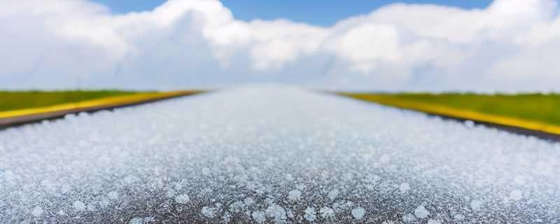 揭秘冰雹的分层之谜：为什么冰雹会一层一层地生长？