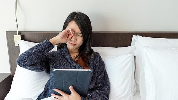 眼角膜受损应该怎么办