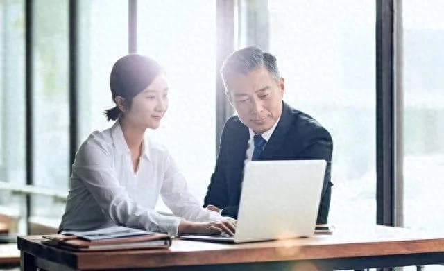 职场生存与晋升法则：为什么干活的人不总是被提拔？