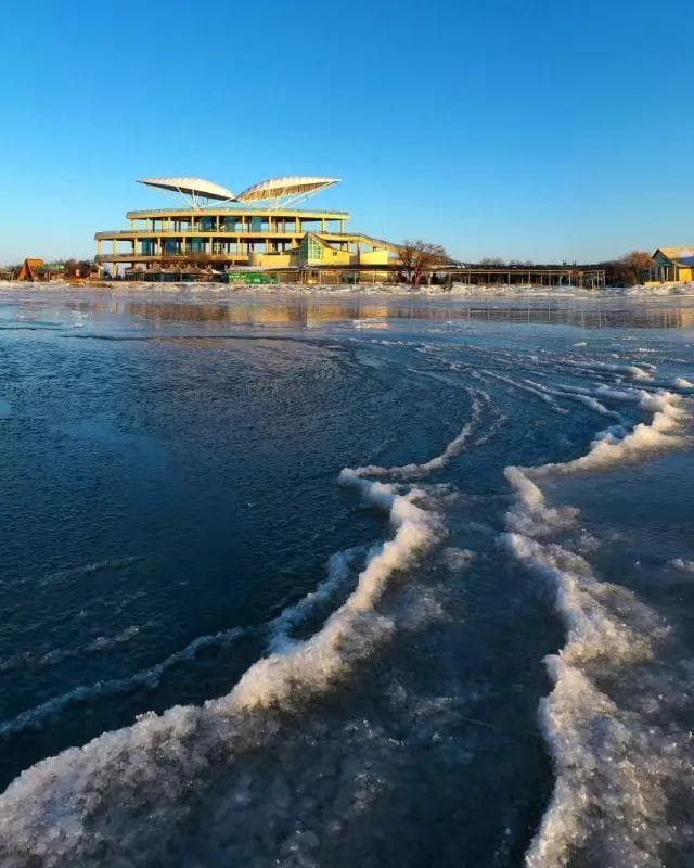 兴凯湖：冰雪世界的“绿”意盎然