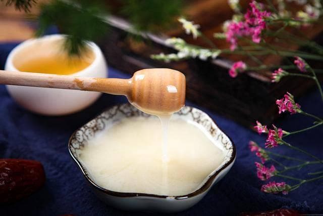 蜂蜜中最好的蜜是哪种？“蜜中之皇”——柃木蜜（野桂花蜜）