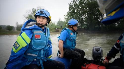 “每个人，都是公益路上的一束光”
