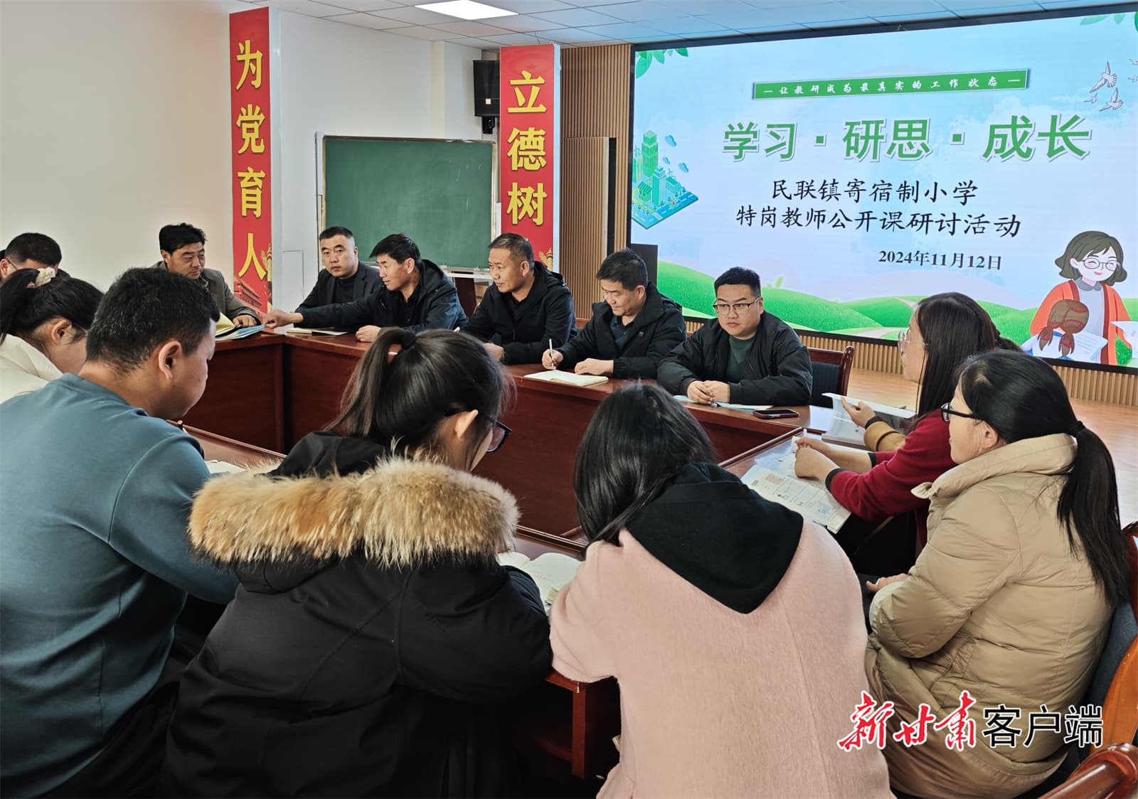 六万特岗教师扎根甘肃乡村　三尺讲台上有啥青春故事