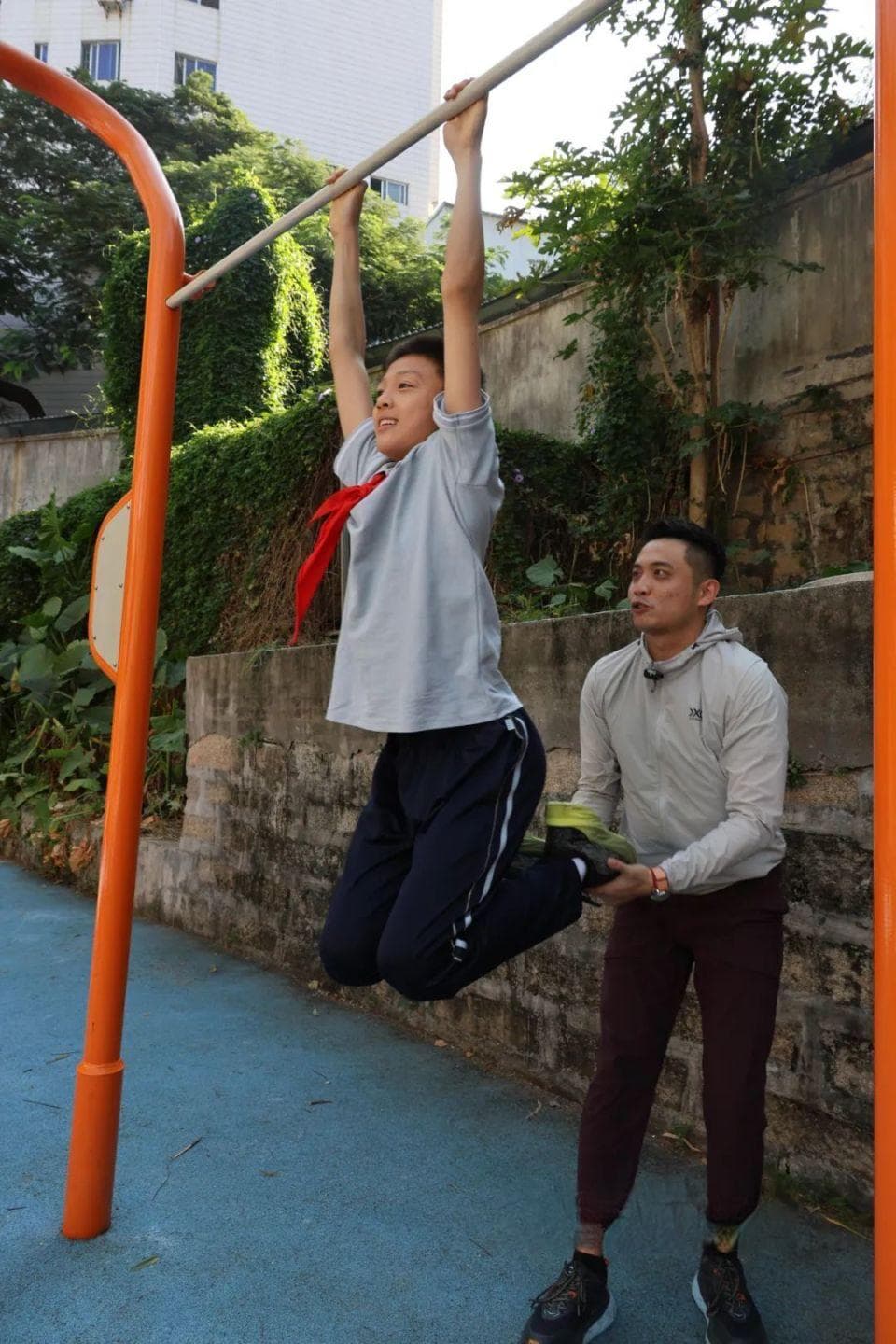 明年体育中考考引体向上，一个都做不了咋整？实心球投掷呢?