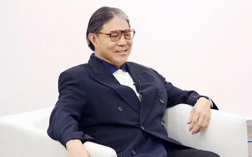 霍震霆个人资料简介：从体育到政界，这位香港名人的成就与贡献