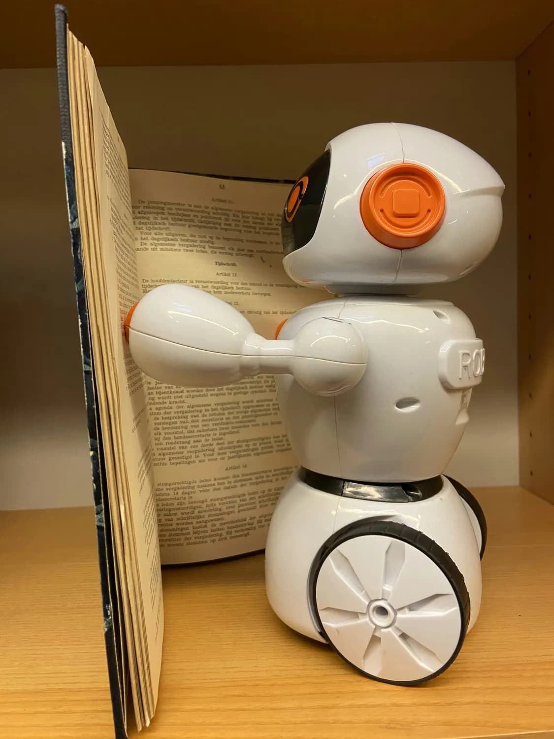 复旦大学打造“苏轼bot”登顶AI智能体榜单，200万次互动展现人文科技融合魅力