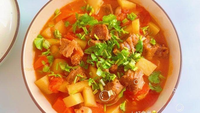 牛腩先煎再炖，这样做番茄牛腩更香浓