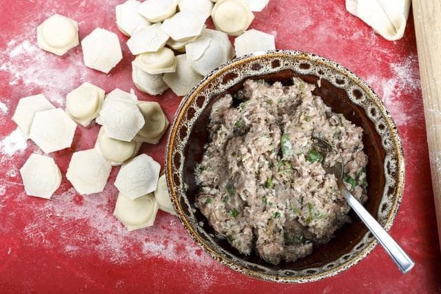 秋冬吃饺子，建议：少吃韭菜馅儿，多吃这4种，应季解馋又营养