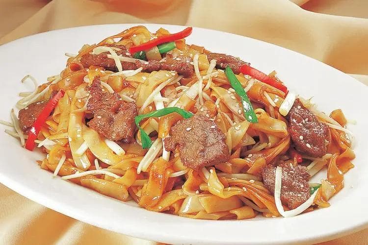 干炒牛河制作教程：从食材准备到出锅的详细步骤