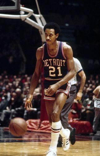 海耶斯：翻身跳投鼻祖，70年代NBA传奇