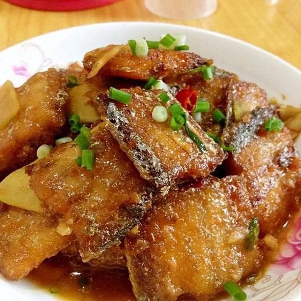 家常炖带鱼的做法：不用油炸的美味新选择