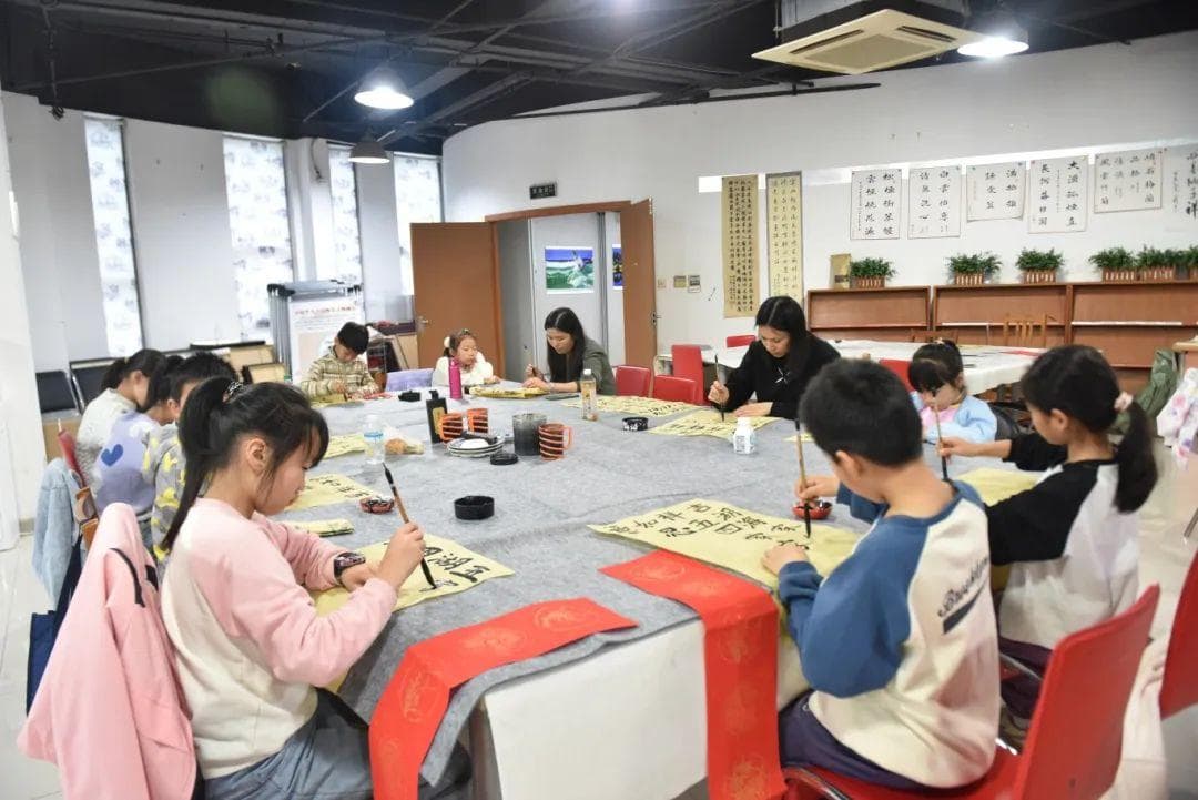 “一堂课、一支笔、一张纸”，让传统文化在孩子心中“生根发芽”