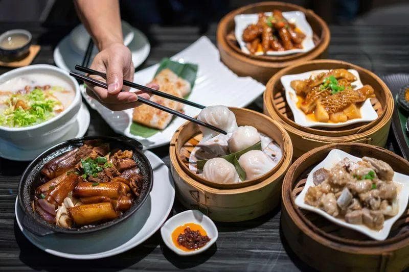 看腻了海底捞甩面，不如来广东早茶看摔跤？
