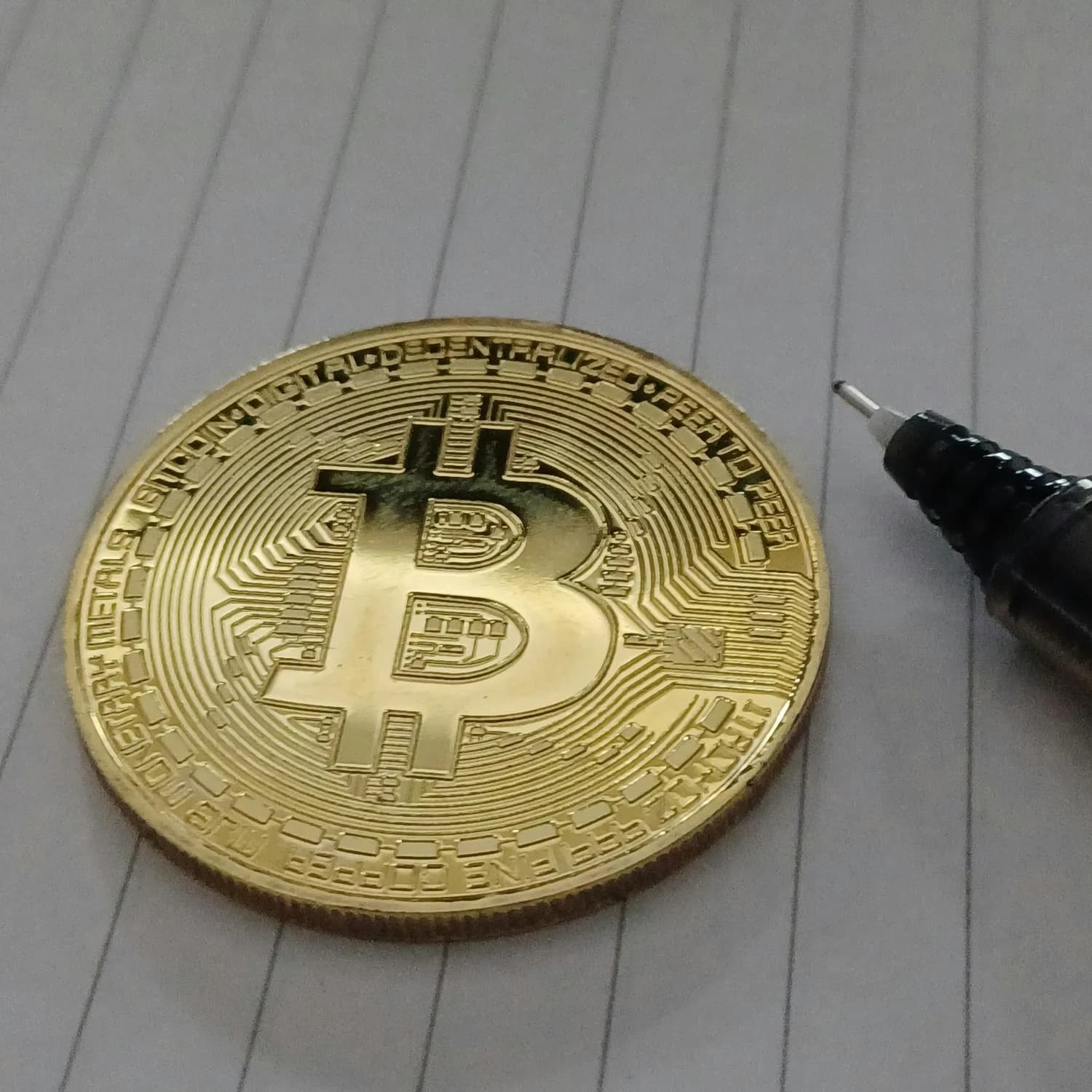 从去中心化到共识机制：区块链保障比特币交易安全