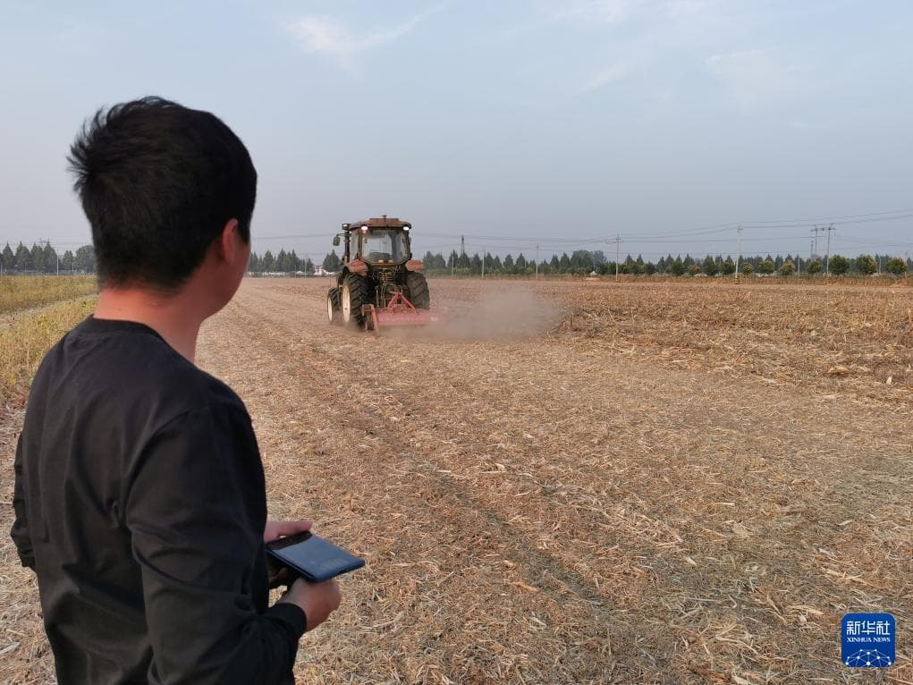 探秘河南“无人农场”：高科技“解锁”智慧种田