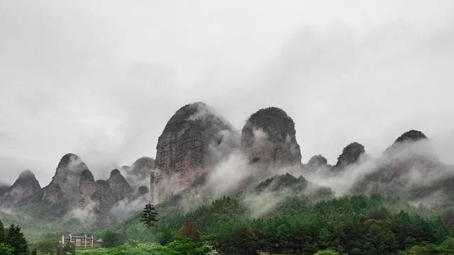 阳朔如意峰：喀斯特山水环抱中的地道桂北美食