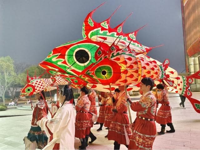 非遗鱼灯点亮海上世界，元宵佳节共赏“中式浪漫”