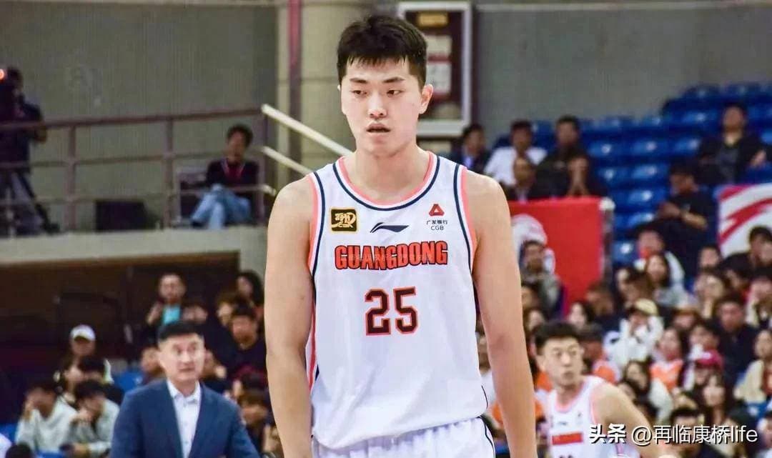 张皓嘉蜕变之路：从替补到广东队的秘密武器
