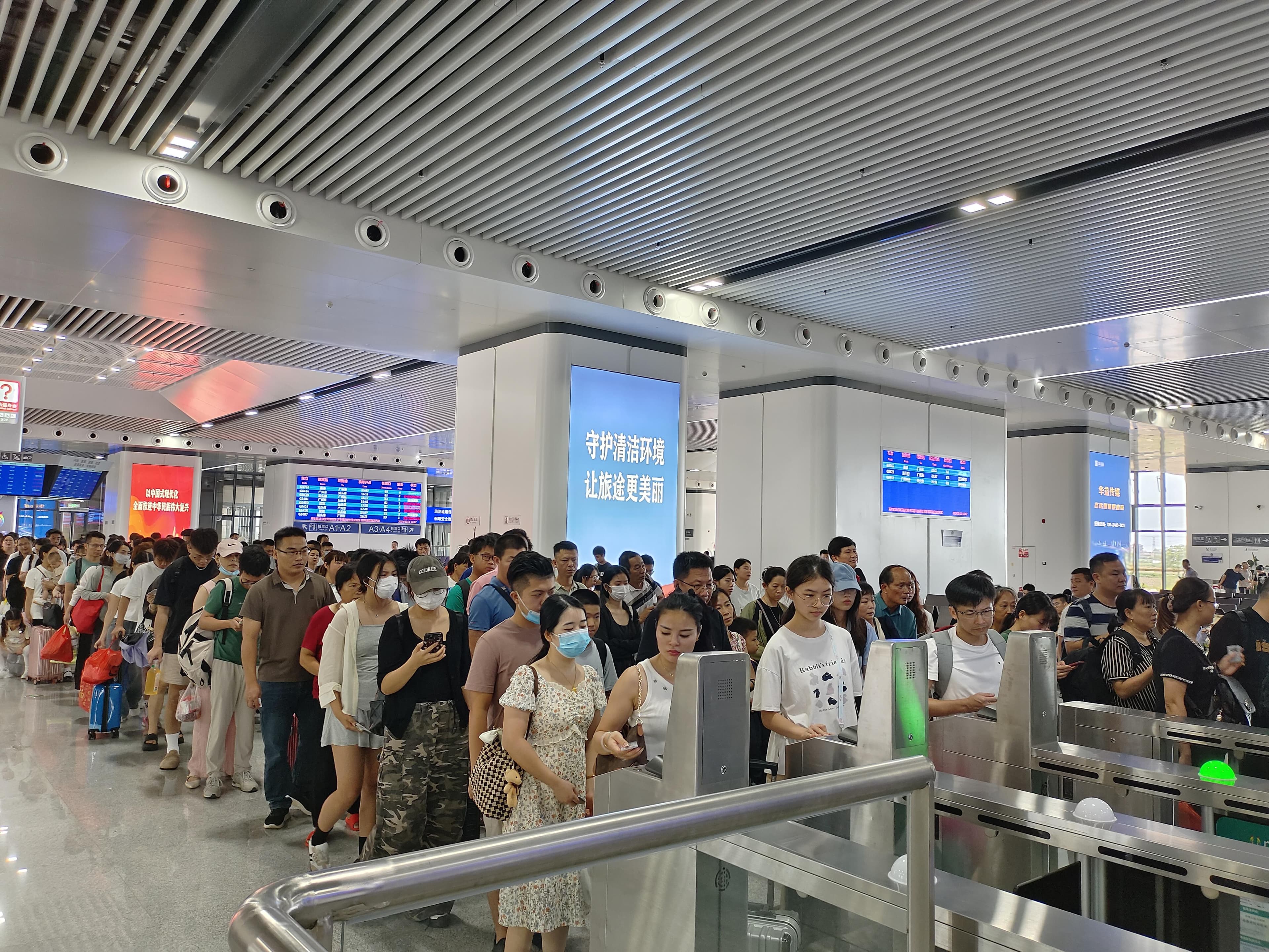 打造“2小时”经济生活圈，汕汕高铁开通满周年运送旅客456万人次