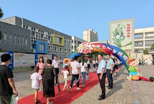 梦见入学：从周公解梦到心理学的多维解读