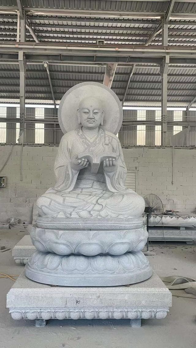 500罗汉雕塑：佛教艺术的壮丽景观