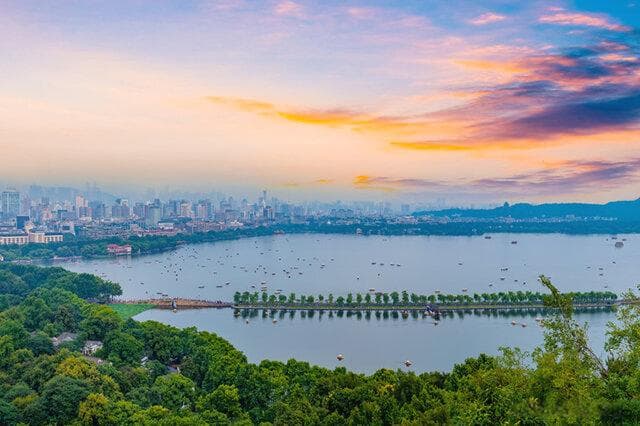 中国十大情侣旅游胜地 中国十大适合情侣旅游的城市 国内情侣约会热门目的地推荐