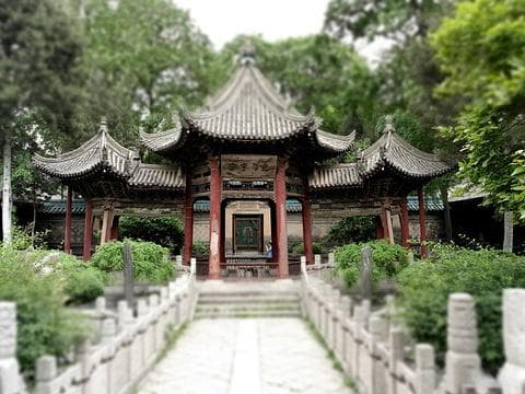 西安化觉巷古玩街：古都文化探索与千年珍宝淘宝指南 🏺