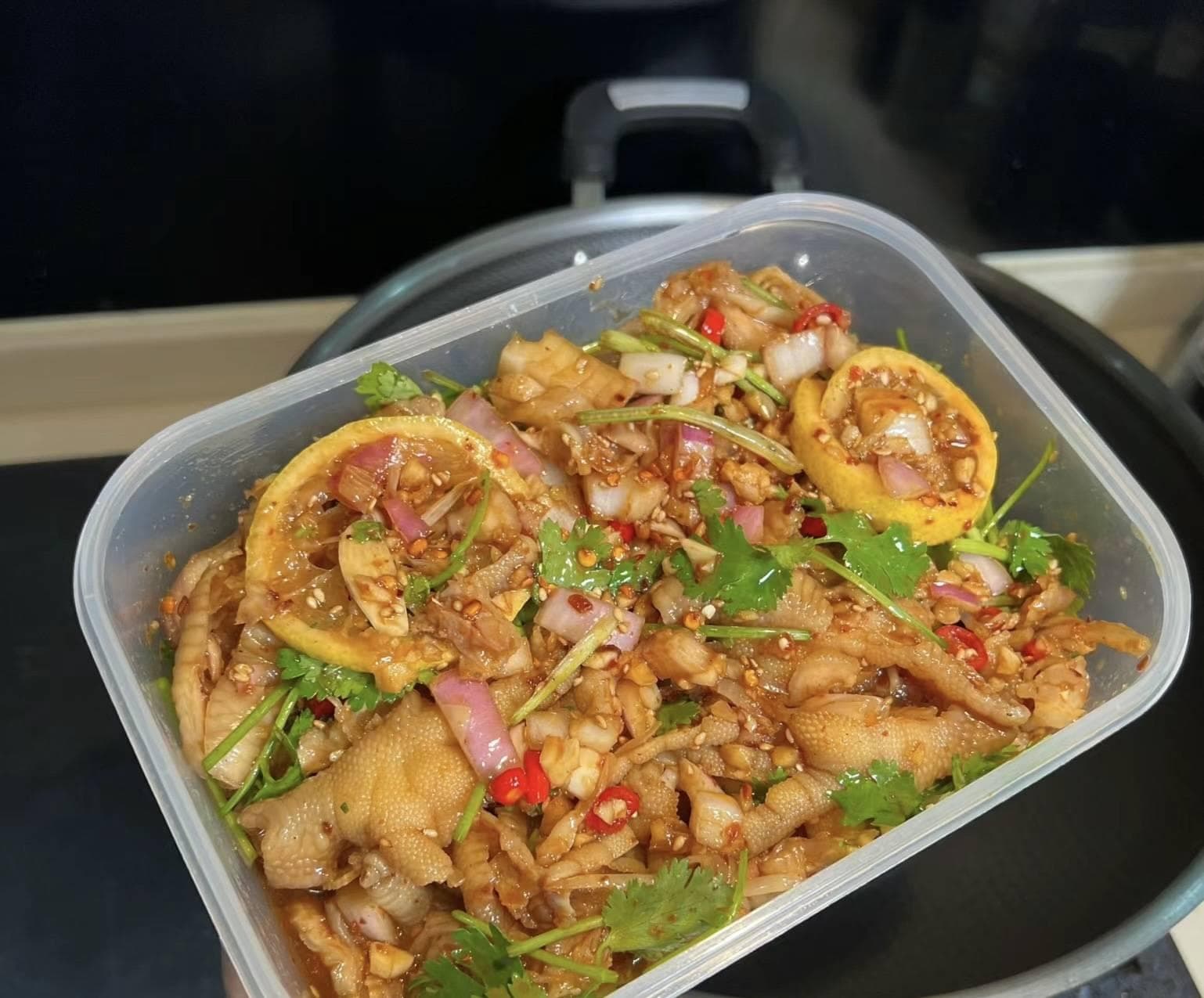 无骨鸡爪：舌尖上的柔韧美味