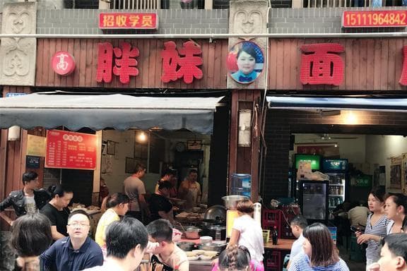 来重庆你可以错过火锅和美女，但绝不能错过它，不然你真白来了！